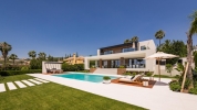 Frontline Golf Villa for sale Marbella Spain (31) (Large)