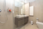 Main bathroom1